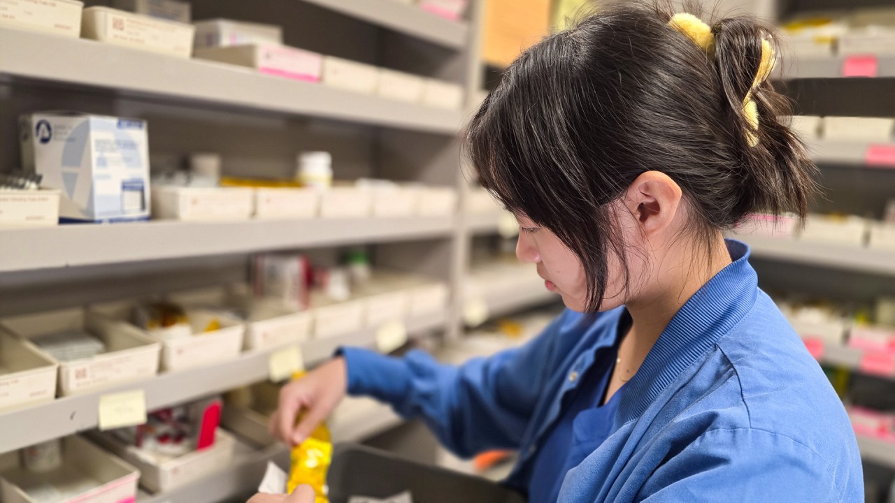 Intern sorting prescription drugs
